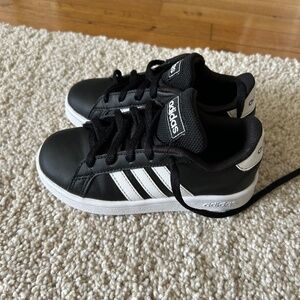Boys 10.5 Adidas Court Sneaker